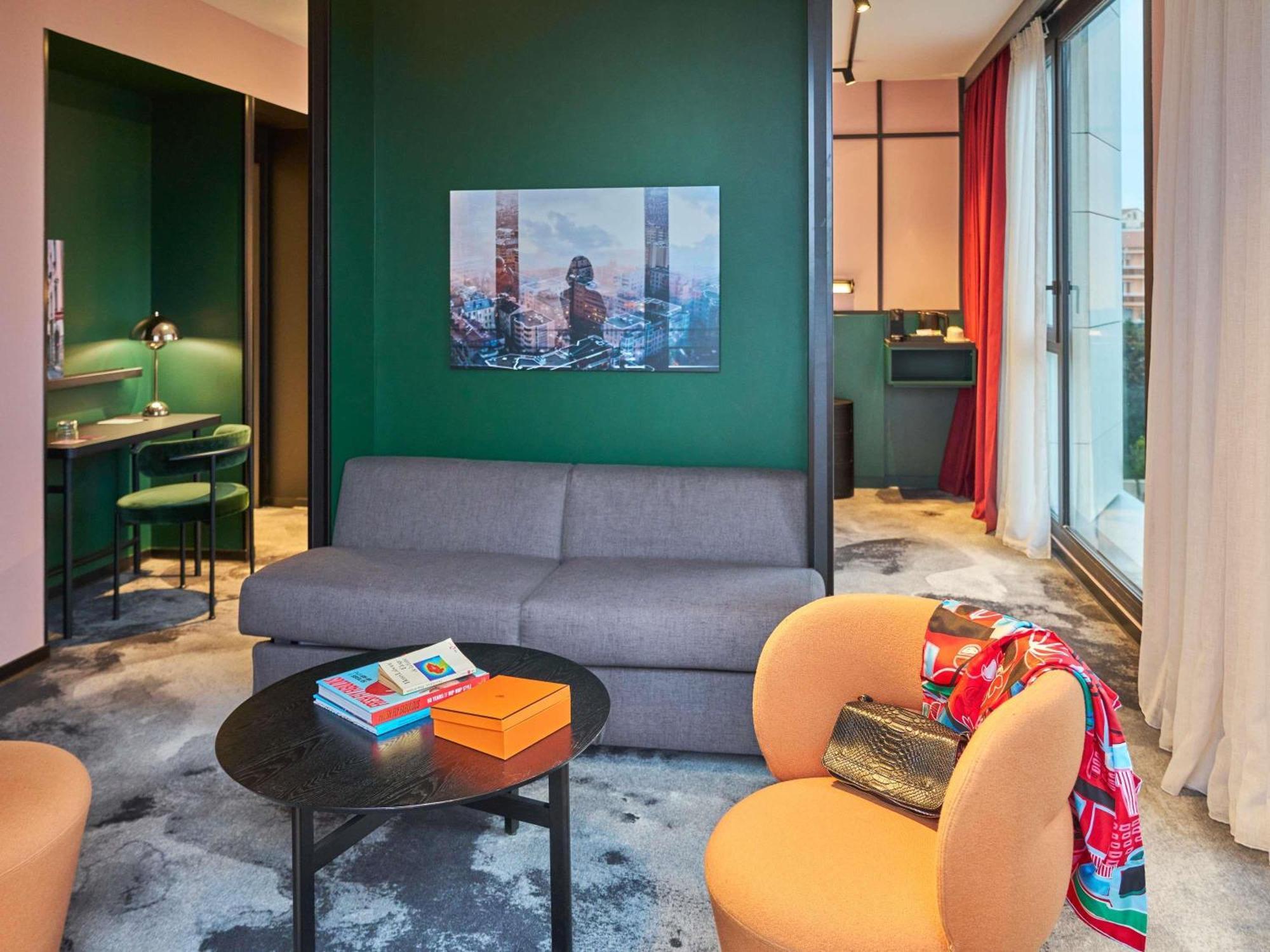 TRIBE Comfort Suite